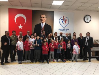 FYAkademi Cumhuriyet Bayramı Satranç Turnuvası'ndan 4 Kupa, 8 madalya ile döndük!