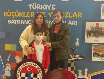 Türkiye Yaş Grupları Şampiyonası 10 Yaş grubunda Şampiyon olan 4. ile eş puanla 9 olarak milli takım havuzuna giren  Baver Yılmaz